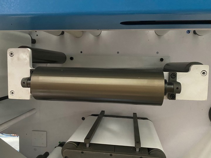 máquina de prensa de impresión flexográfica tipo pila con corte longitudinal de guía web UV